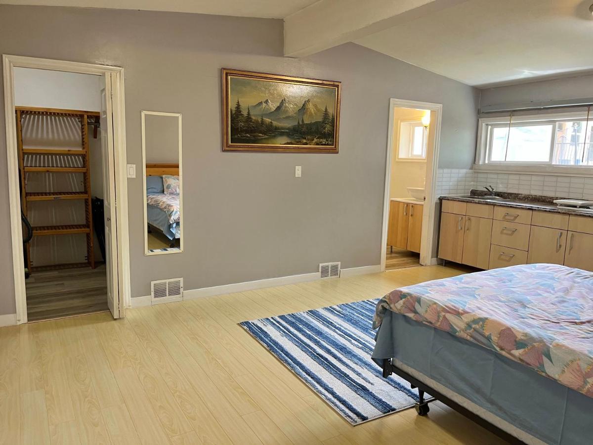 Whole Suite To Yourself At Coquitlam Centre! 포트코퀴틀람 외부 사진