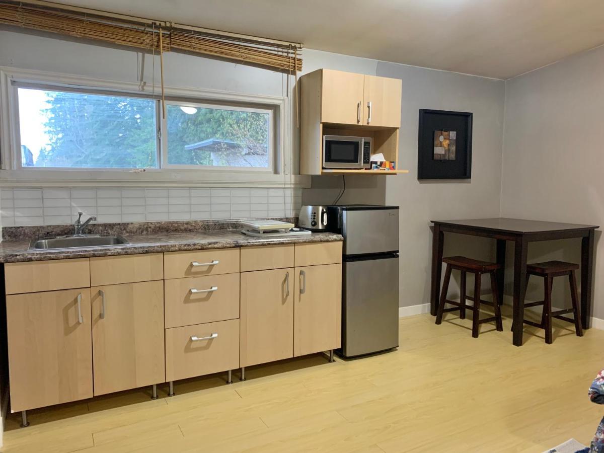 Whole Suite To Yourself At Coquitlam Centre! 포트코퀴틀람 외부 사진