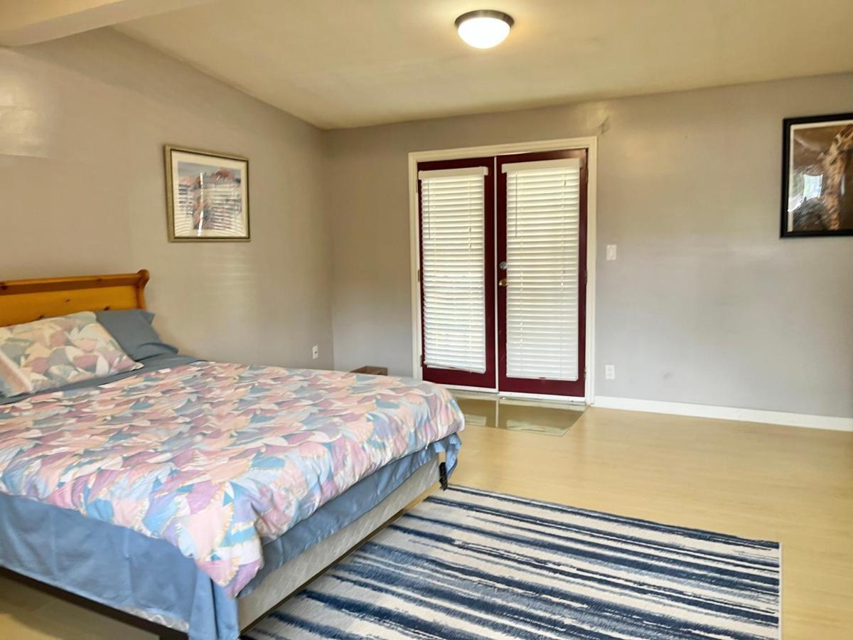 Whole Suite To Yourself At Coquitlam Centre! 포트코퀴틀람 외부 사진