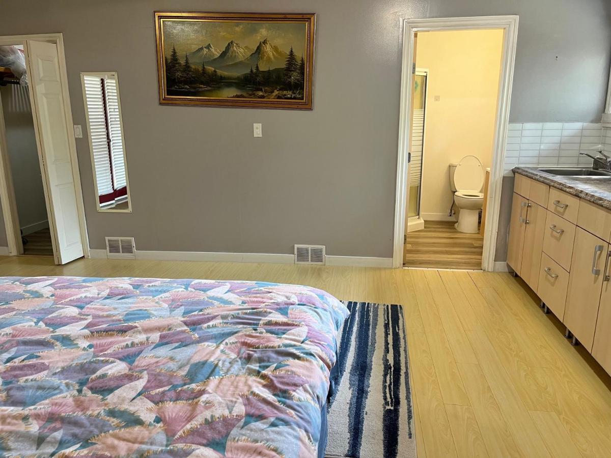 Whole Suite To Yourself At Coquitlam Centre! 포트코퀴틀람 외부 사진